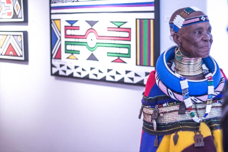 Ndebele Art Lives On With Gogo Esther Mahlangu, these pictures are beautiful